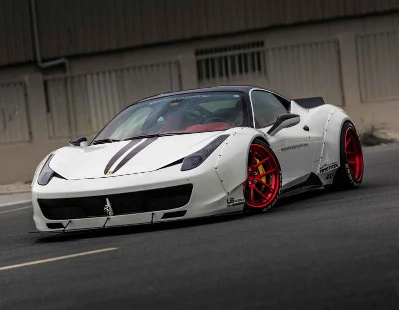 【エアロキットに関する5つの質問】質問3：近年、ワイドボディ化技術が人気を集めています。車高を低く、よりアグレッシブに見せる以外に、実際に何か効果はあるのでしょうか？