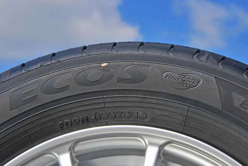 [よくある質問] 店舗では特定のサイズのタイヤを処分することがよくあります。このクリアランスセールでお買い得品を狙うのは危険でしょうか？